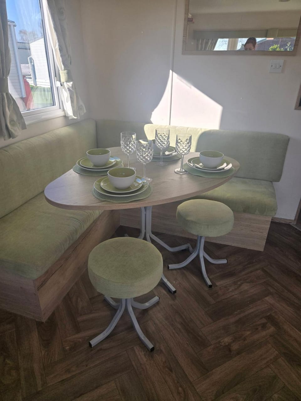 Cosy Caravan Retreat - Hot Tub and Free Parking Chalet in Tattershall