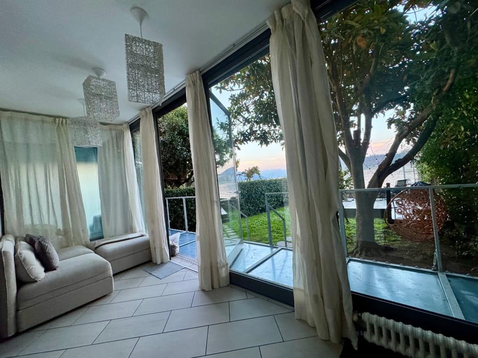 Rest and Relax Arona - On the lake Apartment in Arona