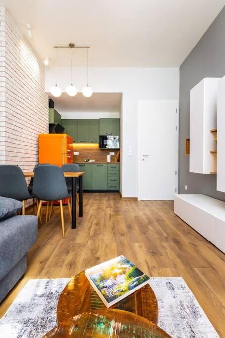 Kitchen or kitchenette, Living room, Seating area, Dining area