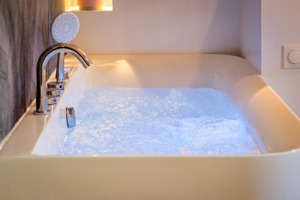 Hot Tub, Bath
