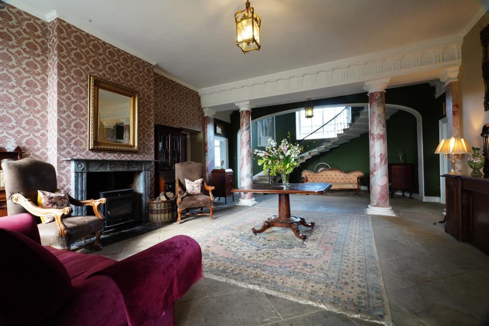 Living room, Seating area, fireplace