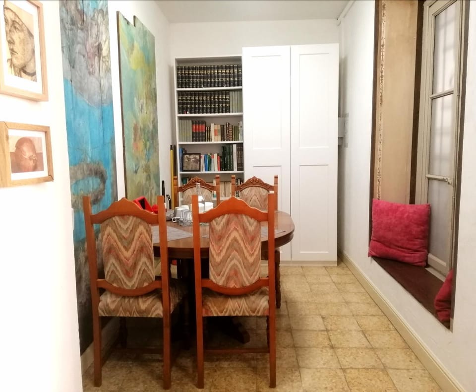 Seating area, Dining area