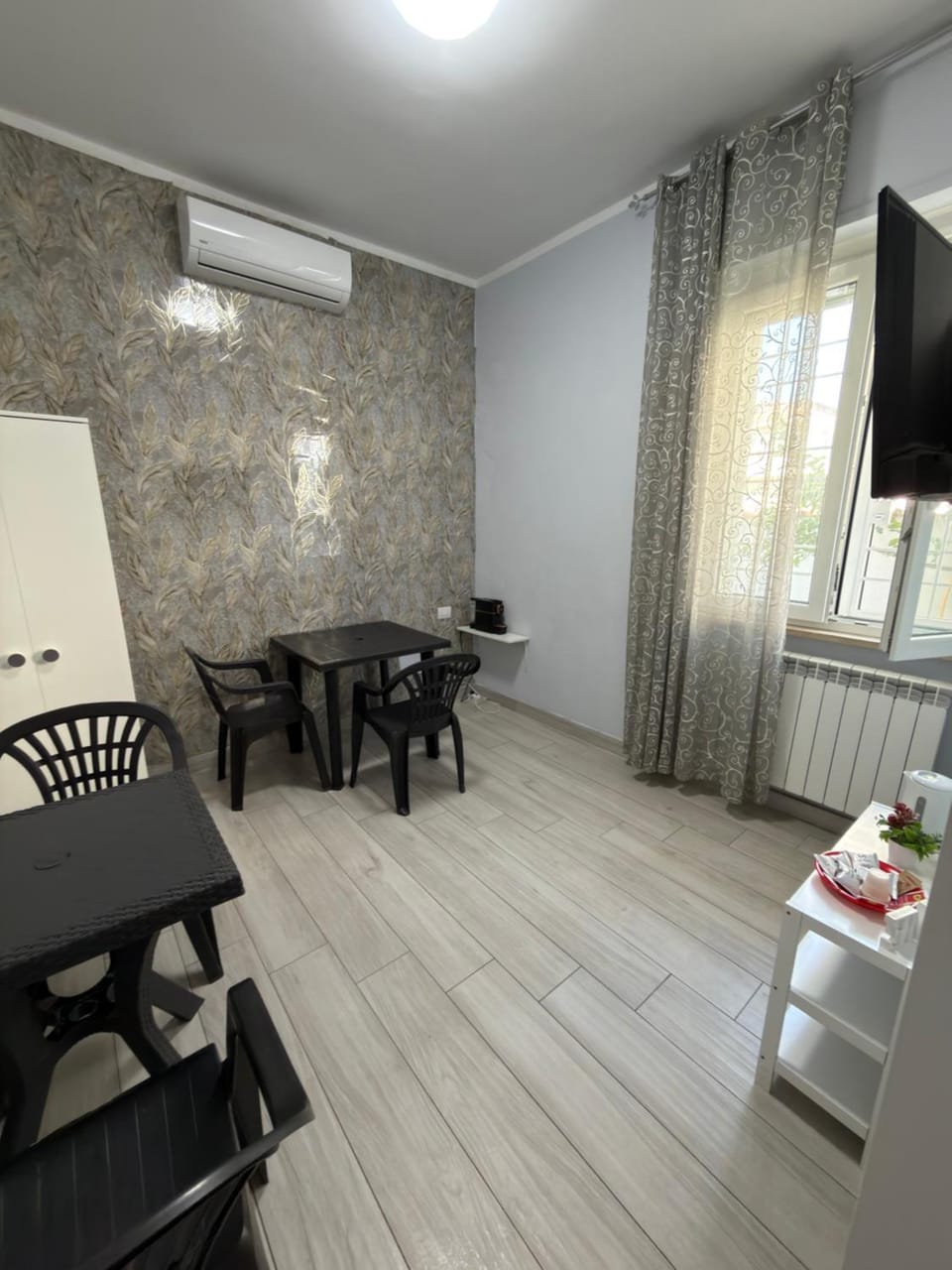 Camera privata con bagno privato e snack di benvenuto Bed and Breakfast in Fiumicino