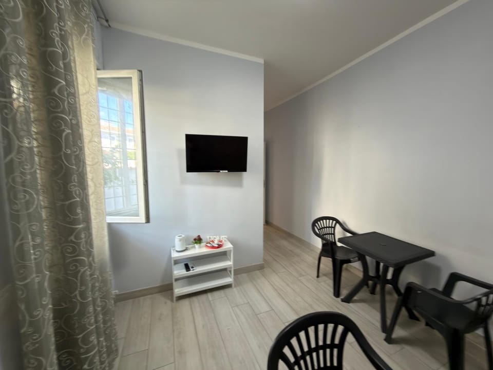 Camera privata con bagno privato e snack di benvenuto Bed and Breakfast in Fiumicino