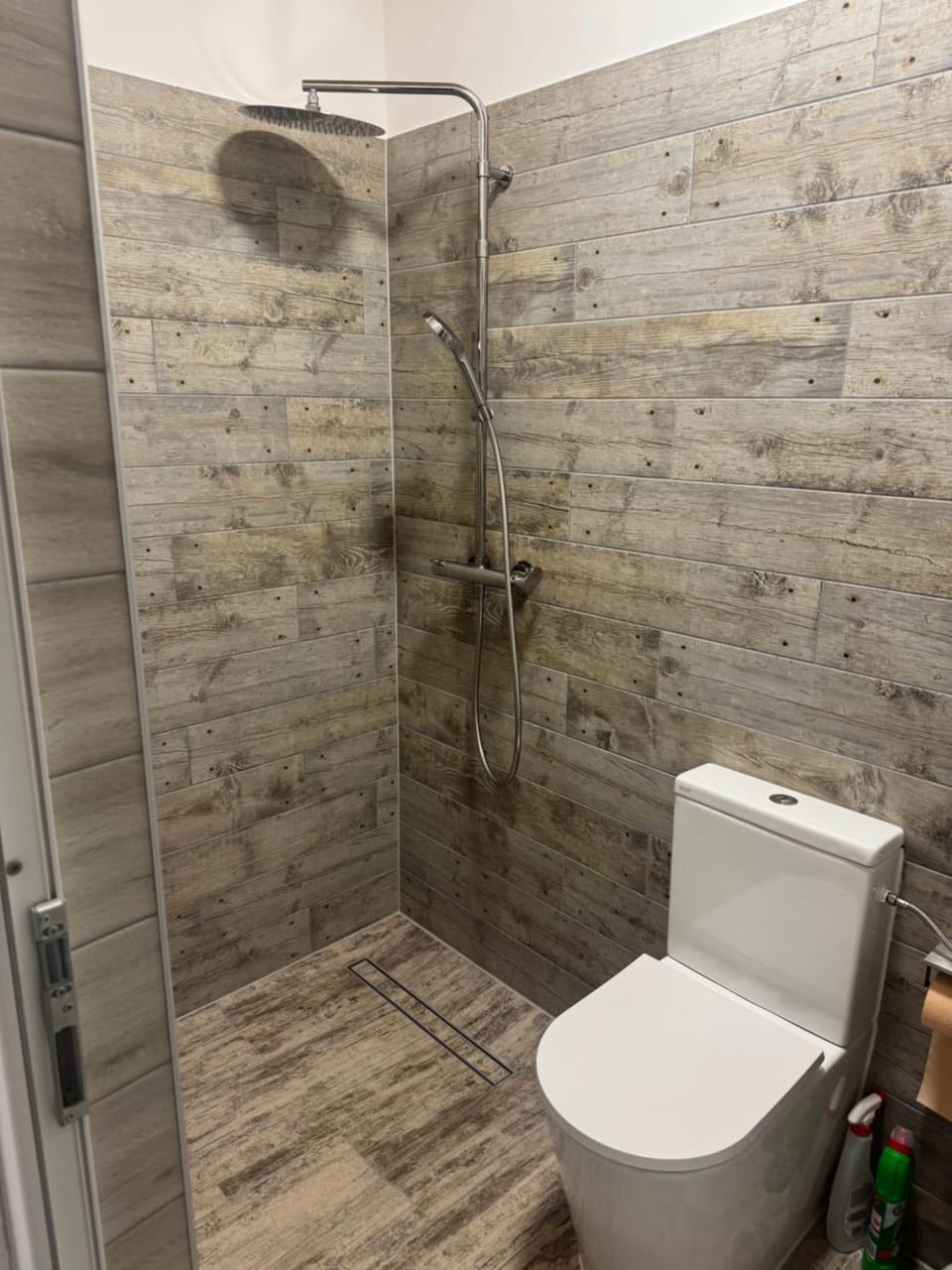 Shower, Toilet, Hot Tub, Sauna, Bathroom, Seating area