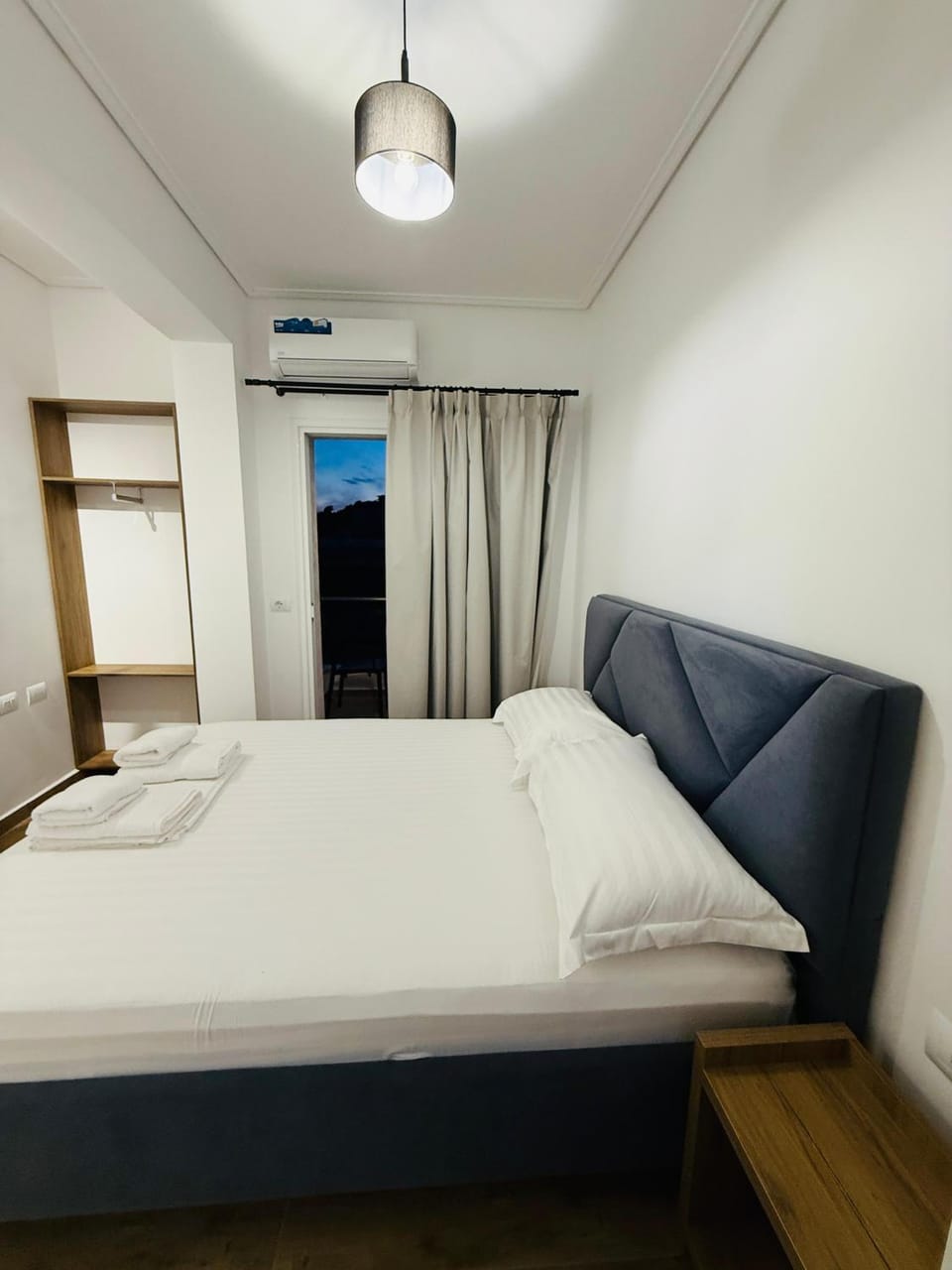 Bed, Living room, Photo of the whole room, Seating area, Bedroom, towels