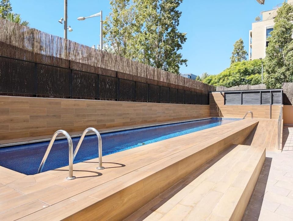 Day, Swimming pool
