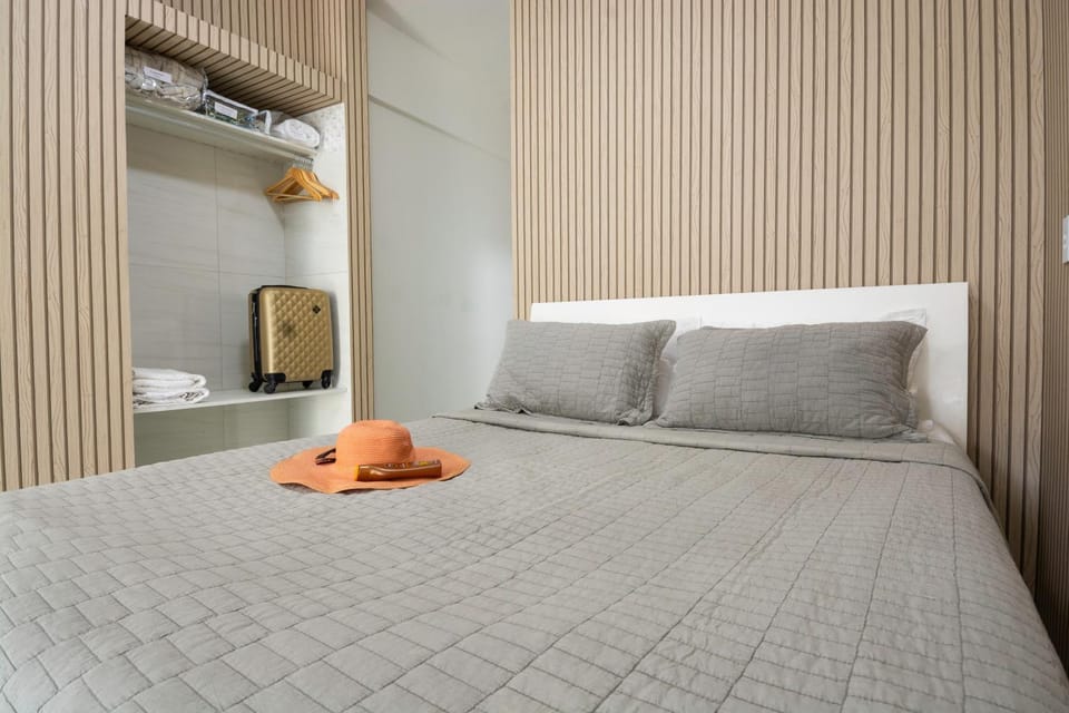 Bed, Decorative detail, Bedroom, wardrobe