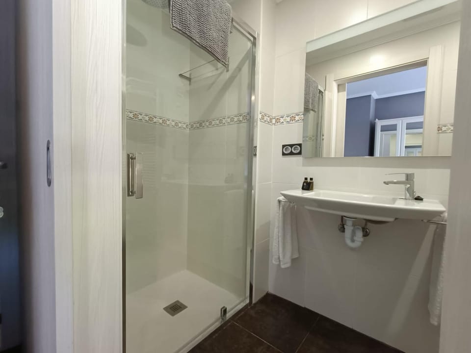 Shower, Bathroom, Text overlay, towels