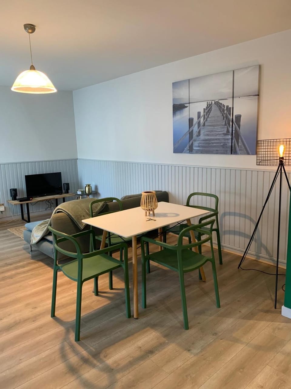 TV and multimedia, Living room, Seating area, Dining area