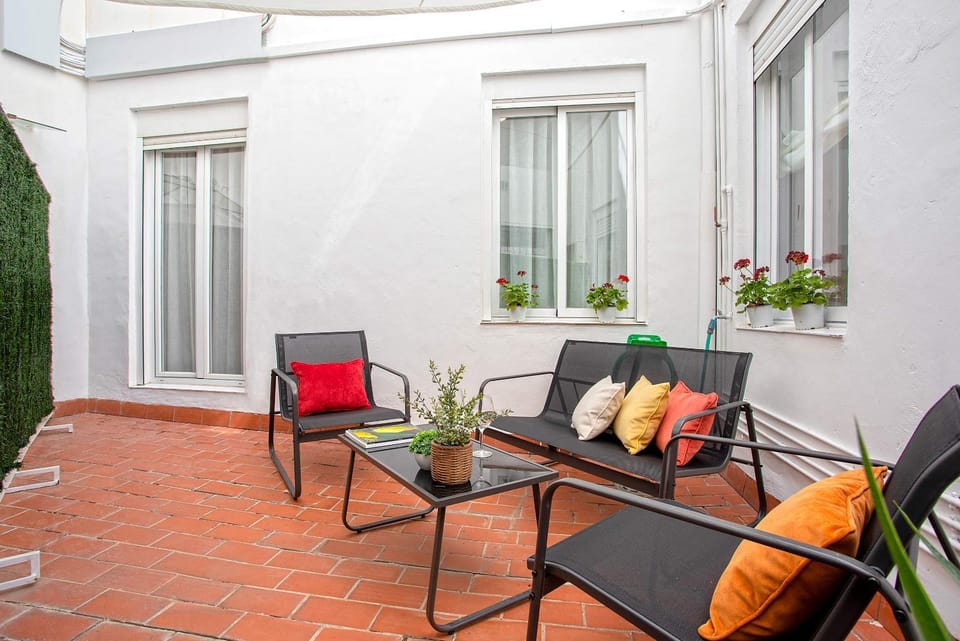 Patio, Day, Living room