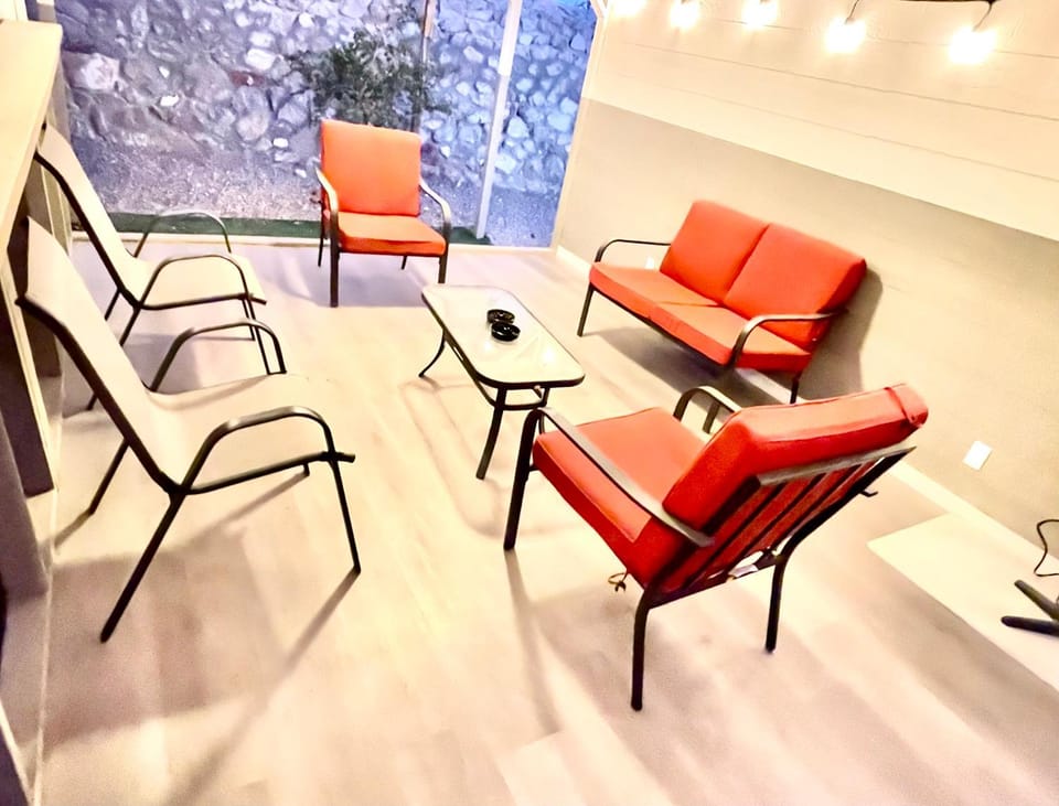 Apartment C, Restful,Cozy, close Sunland Park Mall Apartment in El Paso