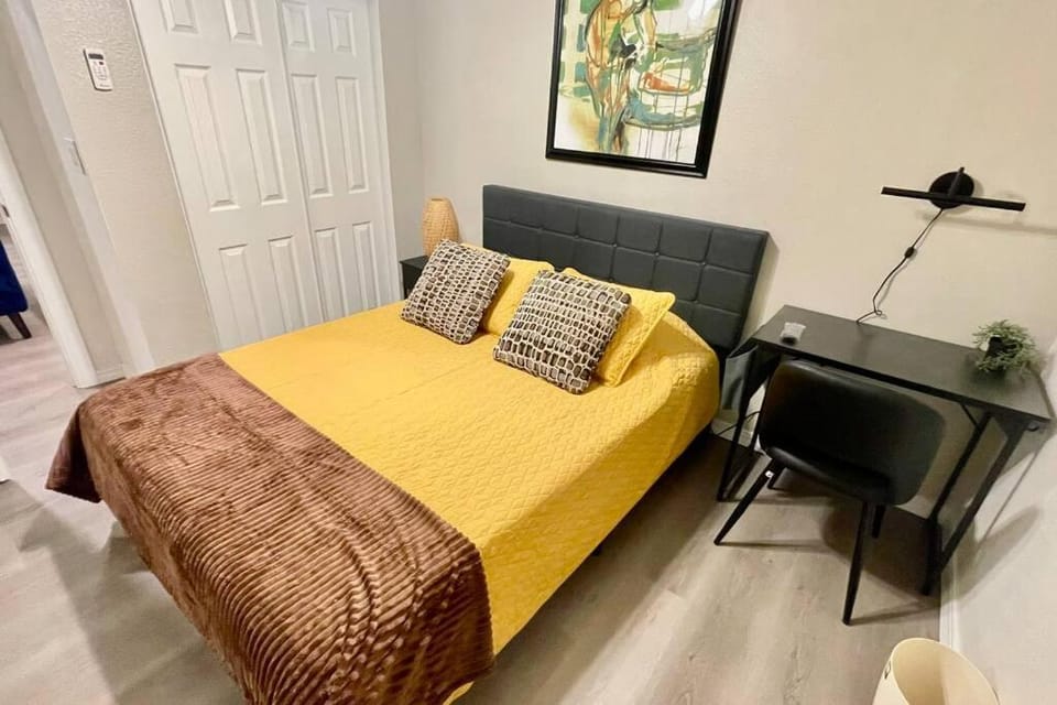 Living room, Photo of the whole room, Bedroom