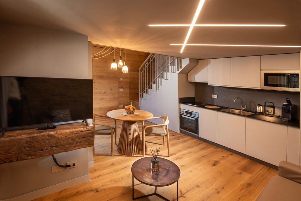TV and multimedia, Coffee/tea facilities, Kitchen or kitchenette, Living room, Seating area, Dining area, dishwasher, minibar, oven, stove, toaster