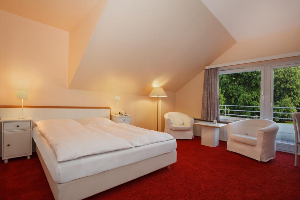 Photo of the whole room, Decorative detail