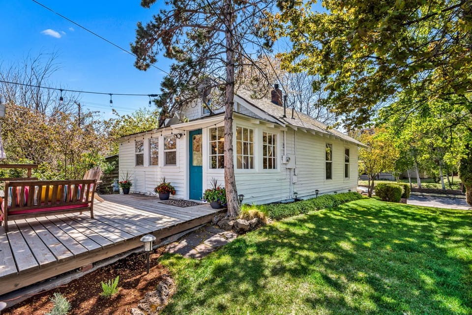 Bluebird Day - Jefferson Cottage House in Bend