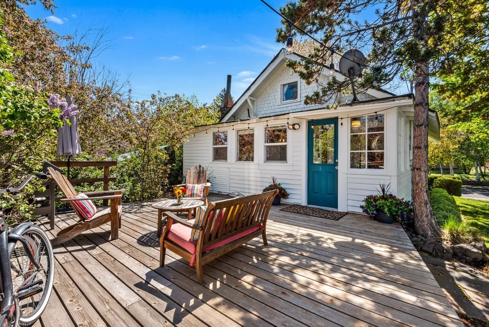 Bluebird Day - Jefferson Cottage House in Bend