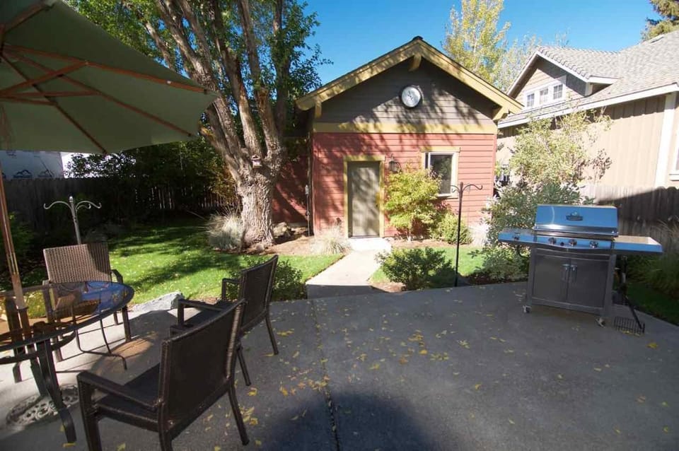 Bluebird Day - Harmon Park Bungalow House in Bend