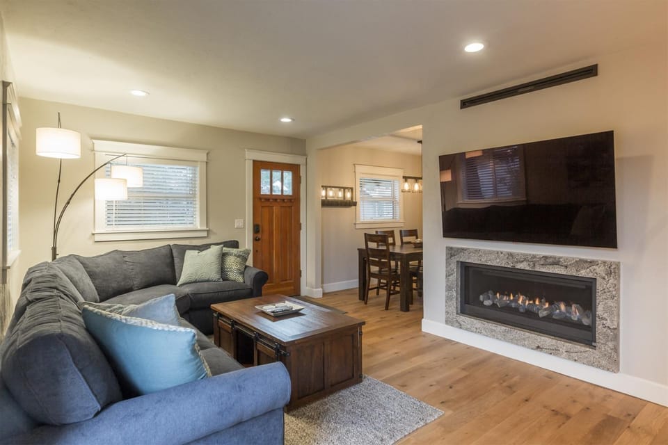 Bluebird Day - Deschutes Bungalow House in Bend