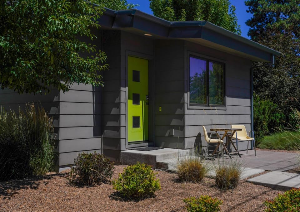 Bluebird Day - Ogden Getaway House in Bend