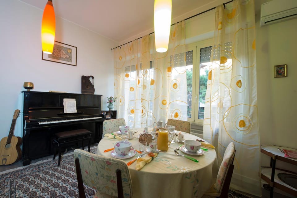 Living room, Decorative detail, Breakfast