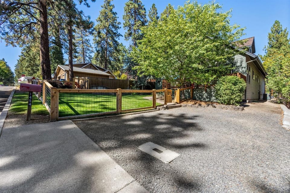 Bluebird Day - Hartford Haven House in Bend