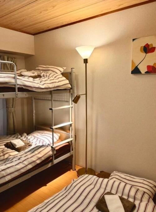 Bedroom, bunk bed, air conditioner