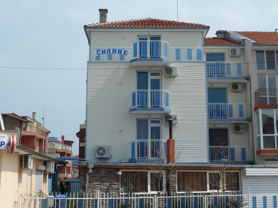 Facade/entrance