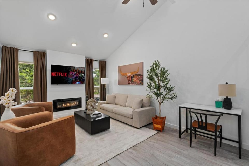 TV and multimedia, Living room, Seating area