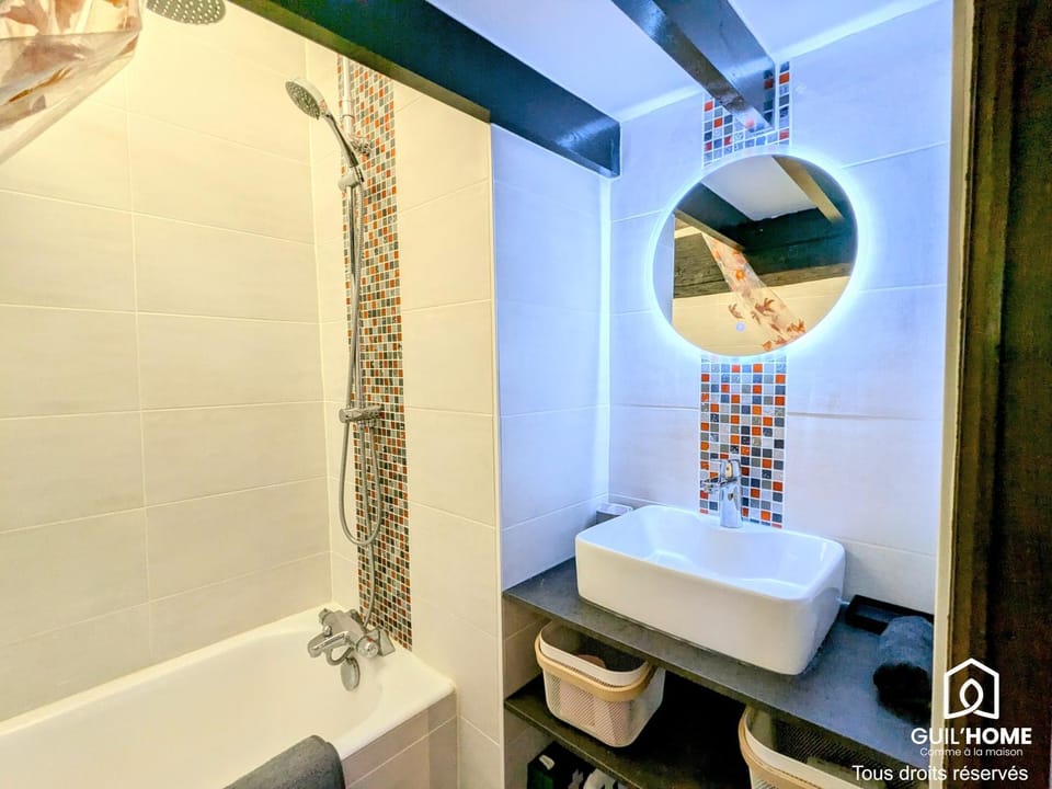 Bathroom, Bath, towels