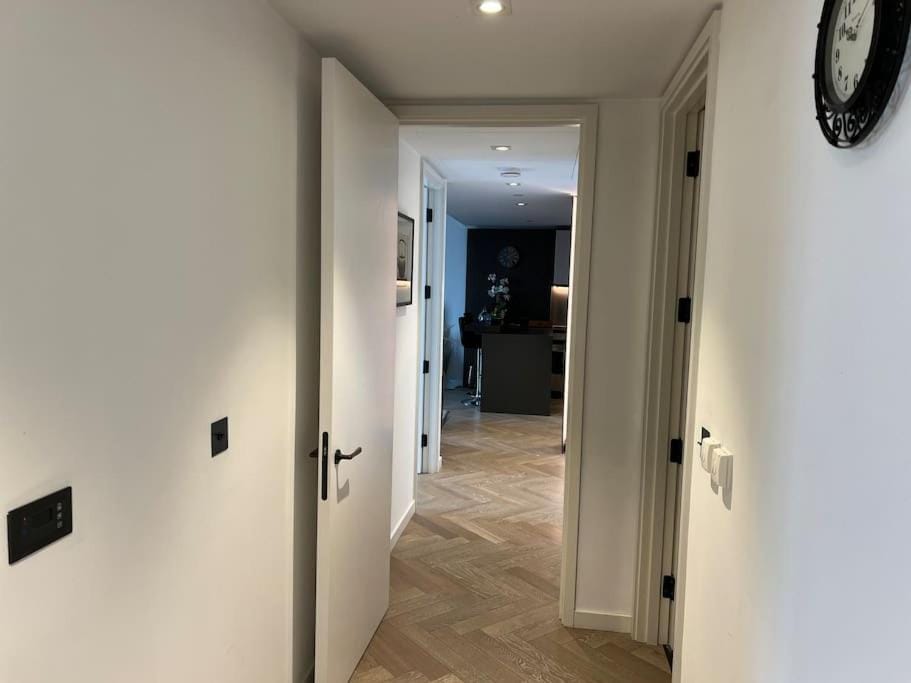 Modern 2 Bed Flat at Battersea Apartment in London