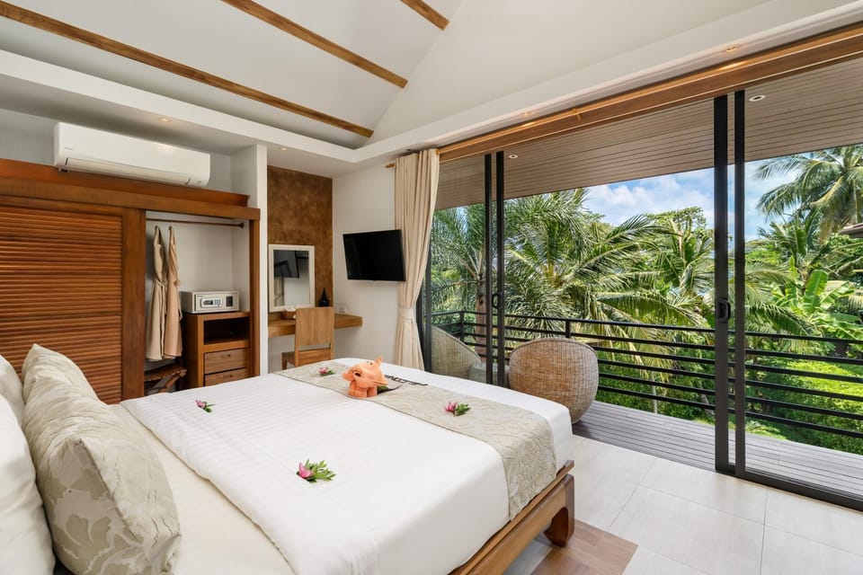 Bed, View (from property/room), Balcony/Terrace, Bedroom, safe, wardrobe