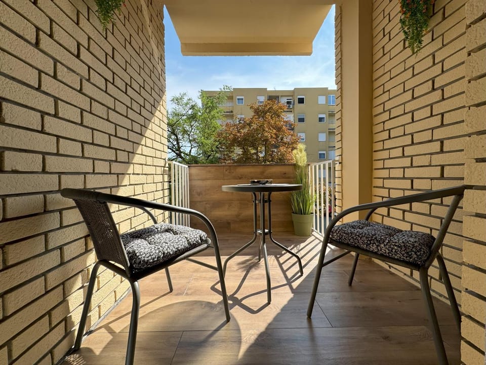 View (from property/room), Balcony/Terrace