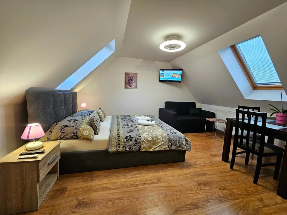 TV and multimedia, Photo of the whole room