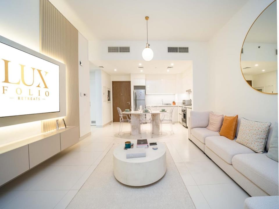 Kitchen or kitchenette, Living room, Seating area