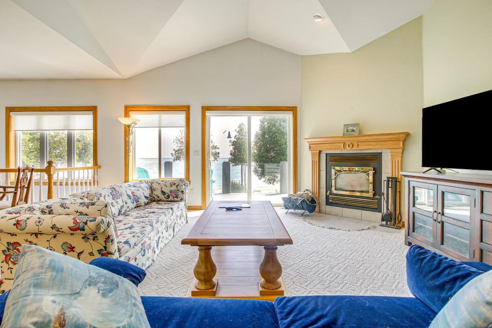 Beach Access on Lake Michigan: Sturgeon Bay Home House in Door County