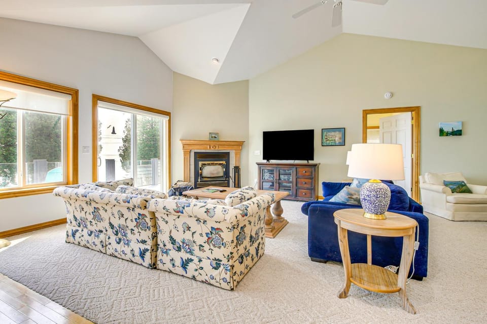 Beach Access on Lake Michigan: Sturgeon Bay Home House in Door County