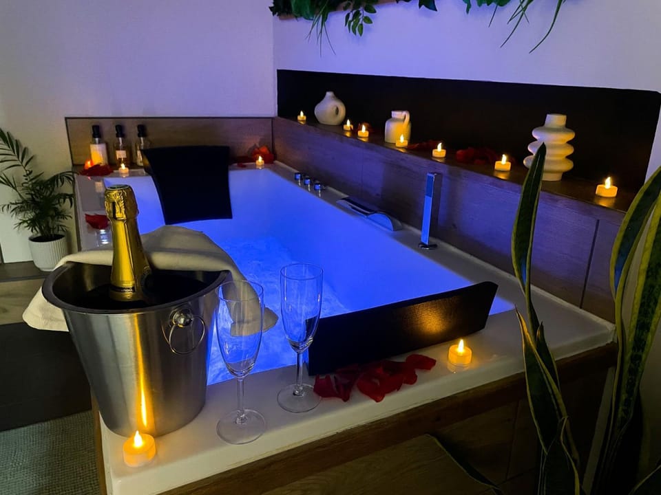 Hot Tub, Spa and wellness centre/facilities, Spa and wellness centre/facilities, Bath