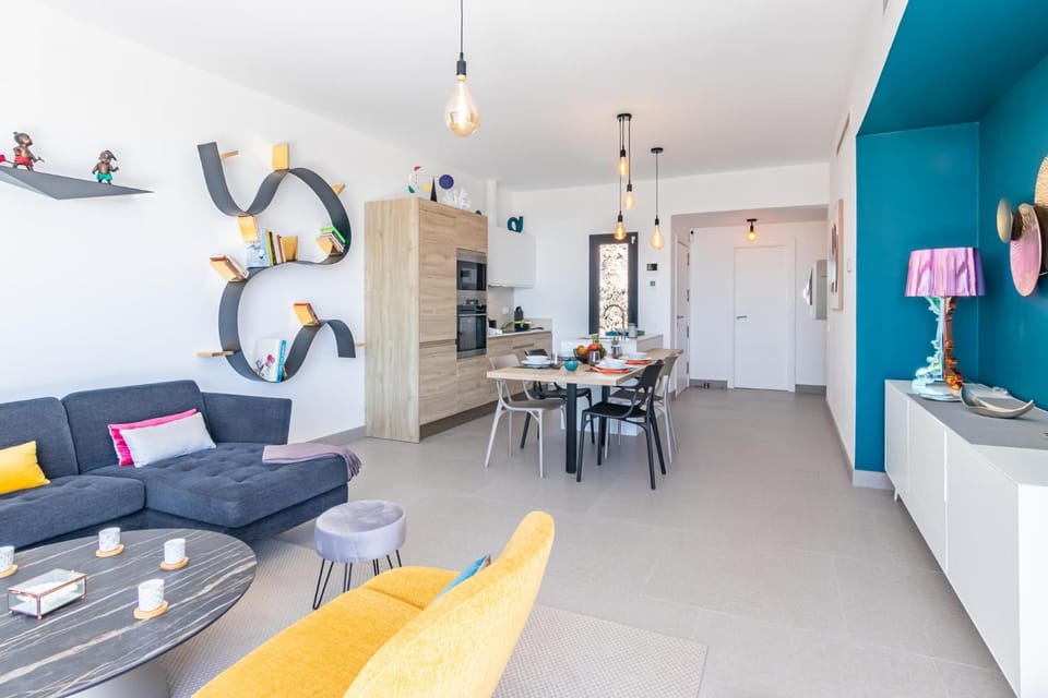 Kitchen or kitchenette, Living room, Seating area, Dining area