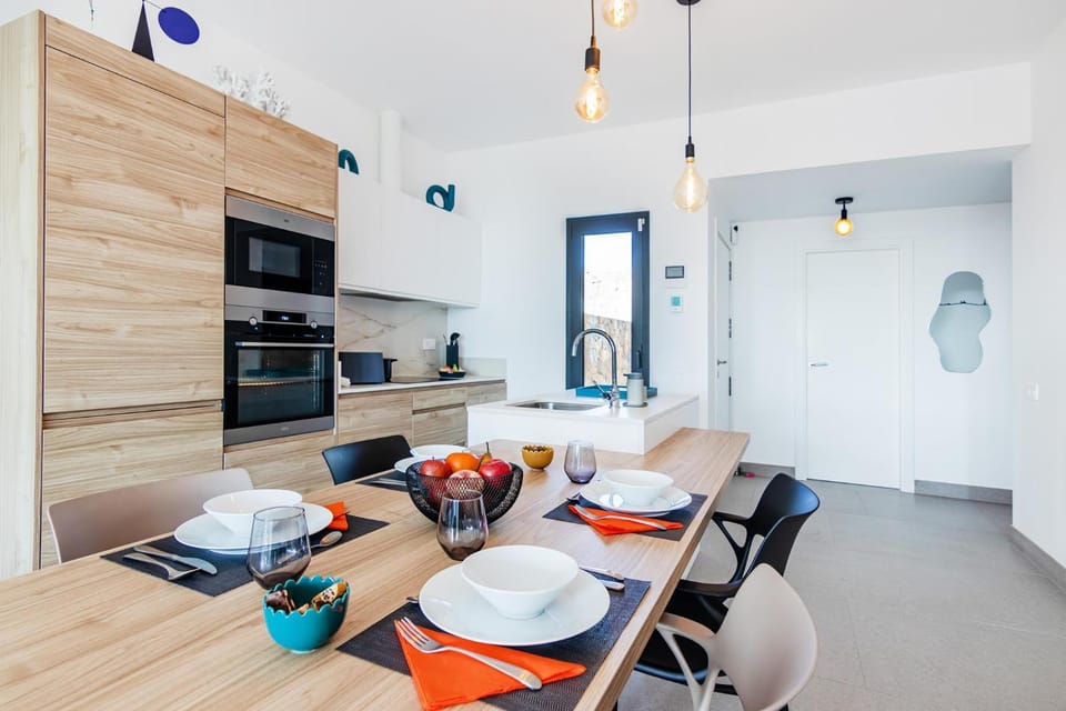 Kitchen or kitchenette, Dining area, stove