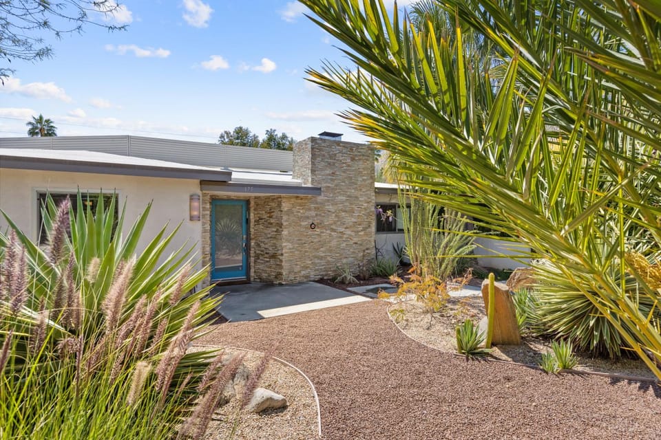 Palm Springs Eco Mid-century Urban Oasis Retreat House in Palm Springs