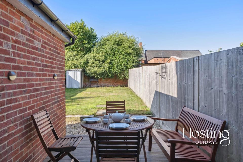 Patio, Garden, Dining area, Garden view