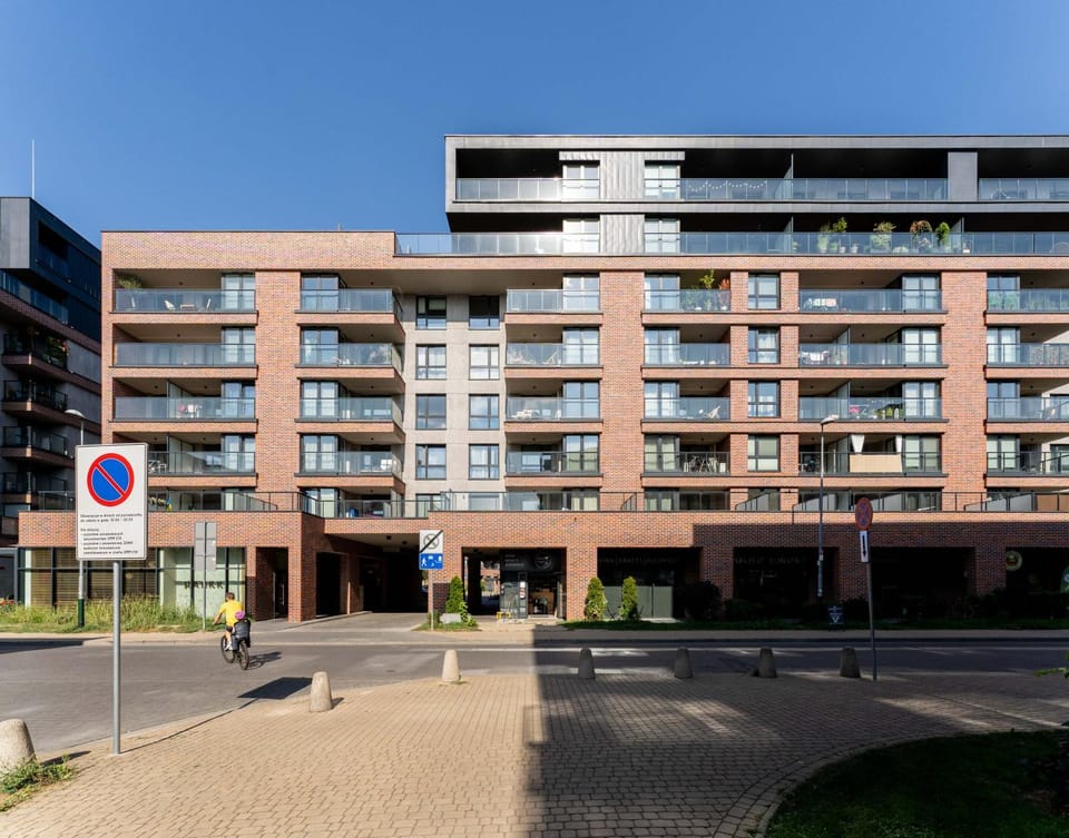 Property building, Street view, Location