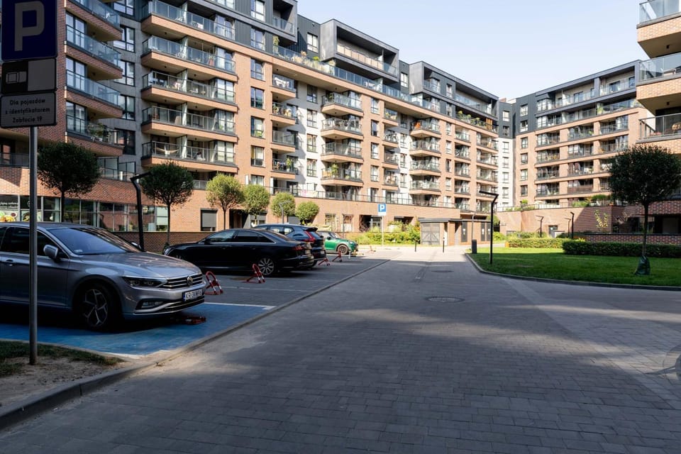 Property building, Street view, Location