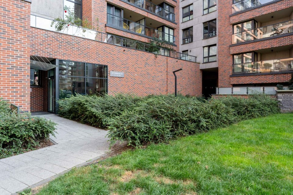 Property building, Location