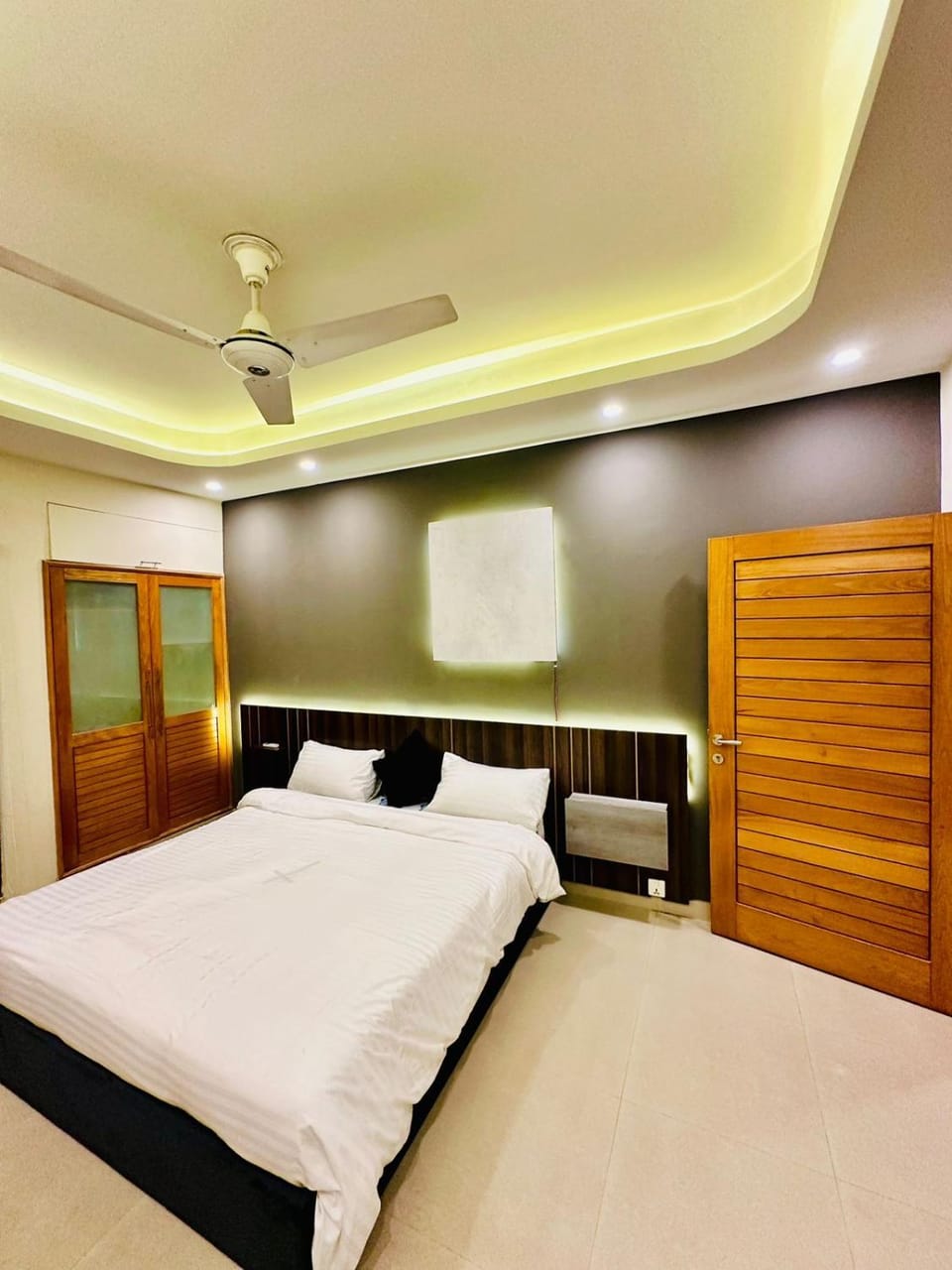 Bed, Photo of the whole room, Bedroom, wardrobe