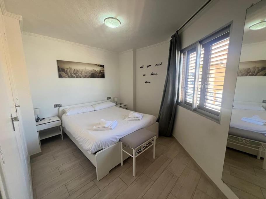 Bed, View (from property/room), View (from property/room), Photo of the whole room, Bedroom, City view, City view, Landmark view, Landmark view, Mountain view, Mountain view, Street view, Street view, pet friendly, pet friendly, air conditioner, air conditioner