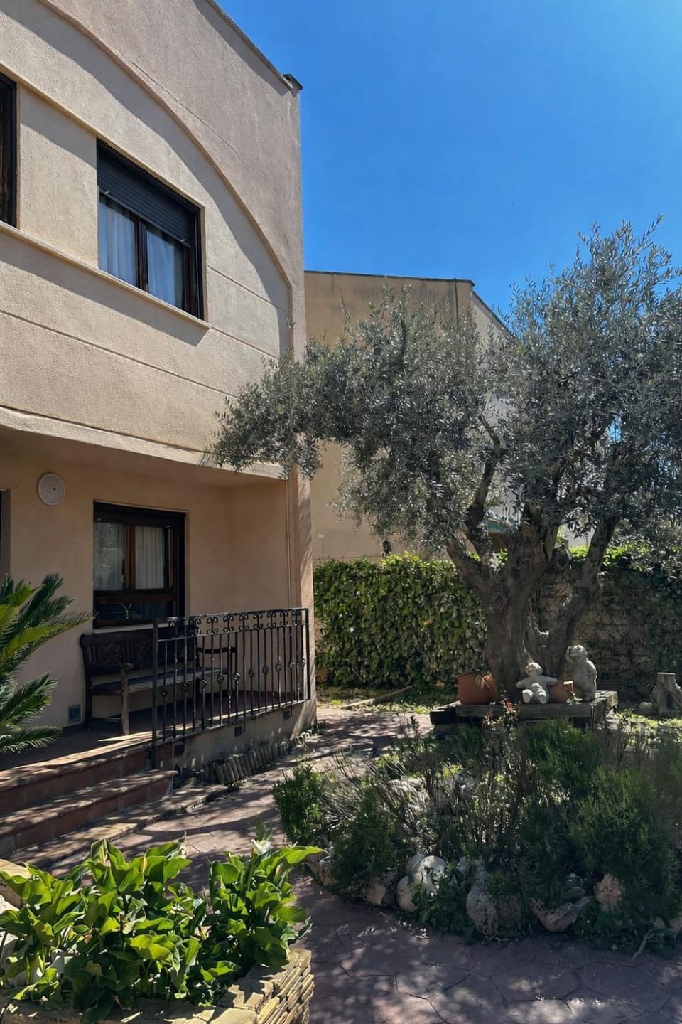 Off site, Garden