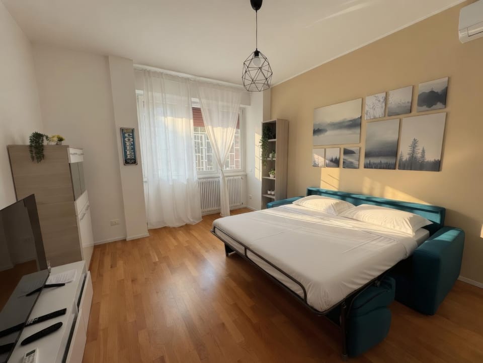 Communal lounge/ TV room, Bed