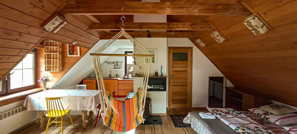 Bed, Photo of the whole room, Seating area, Dining area
